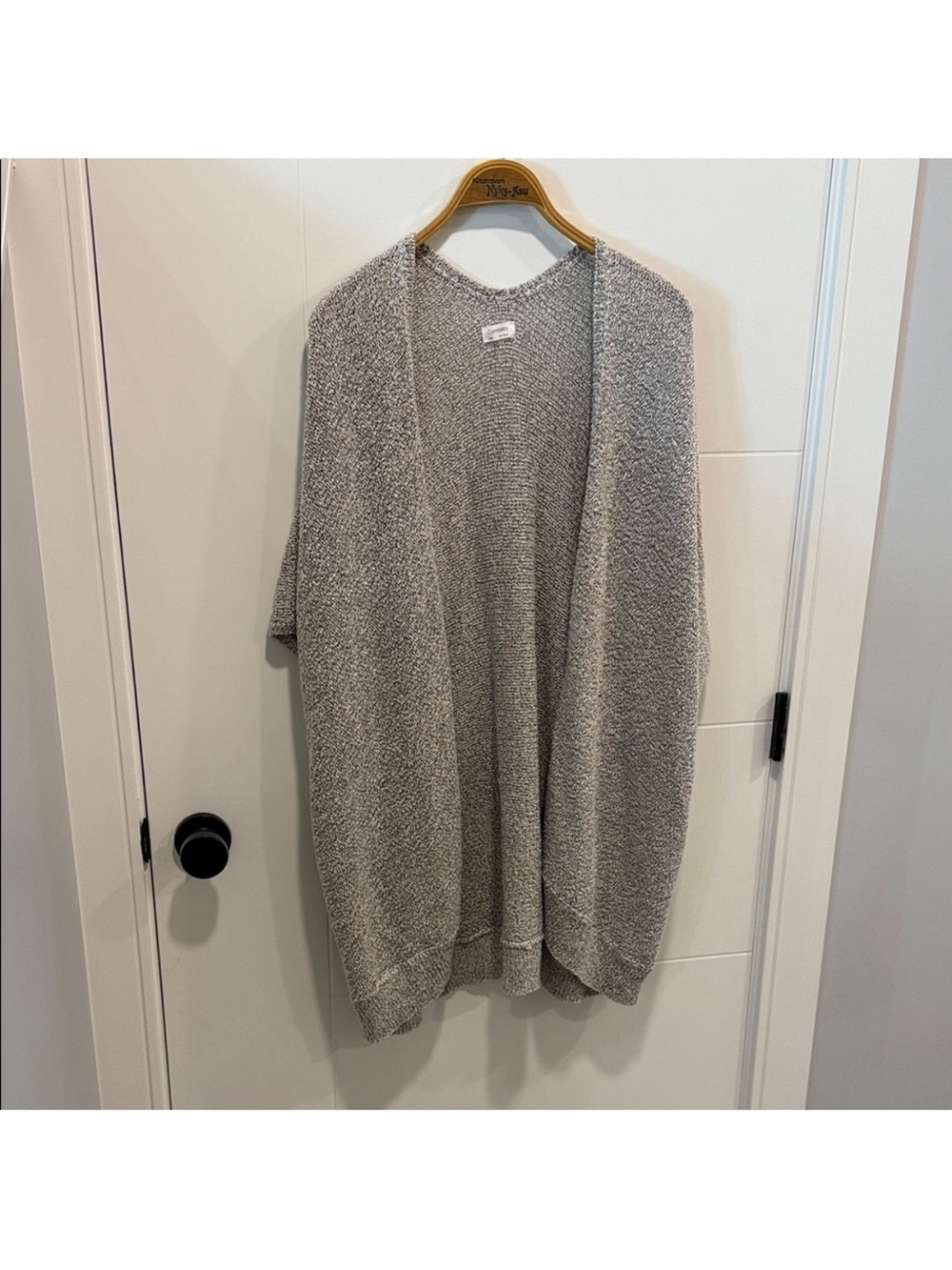 Aritzia community iconic cardigan xs/s